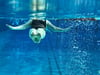 Schwindel nach dem Schwimmen: Woher er kommt und was hilft