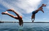 Flachköpper macht aua! Einen Kopfsprung ins Wasser sollte man nur wagen, wenn es erlaubt und das Wasser sicher tief genug ist. 