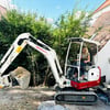 Für die Stützelemente aus Steinen und Mauern musste der Bagger ran