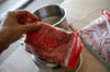 Schritt 3: Fleisch in der weichen Mitte falten, damit es komplett zwischen die Töpfe passt.