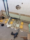 Während des Umbaus für das altersgerechte Bad - die Wanne ist raus