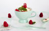 Dolce Vita-Feeling: Das Rezept für den Himbeer-Tassenkuchen hat die „Zimtblume“-Bloggerin Angelina Antal vom Lago Maggiore mitgebracht.