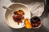 Wird gern zu den Tacos serviert: Chipotle Chilis in Adobo-Sauce aus der Dose. Das sind reife geräucherte Jalapenos-Chilli-Schoten in einer speziellen dicken würzig-pikanten Tomatensoße mit Essig. 