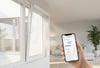 Lüften leicht gemacht: Elektrische Fensterantriebe lassen sich bequem per App oder Sprachbefehl steuern – für frische Luft auf Knopfdruck.