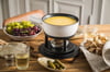 Verschiedene Käsesorten sorgen für ein aromatisches Fondue-Erlebnis: Appenzeller, Emmentaler und Gruyère sind beliebte Klassiker.