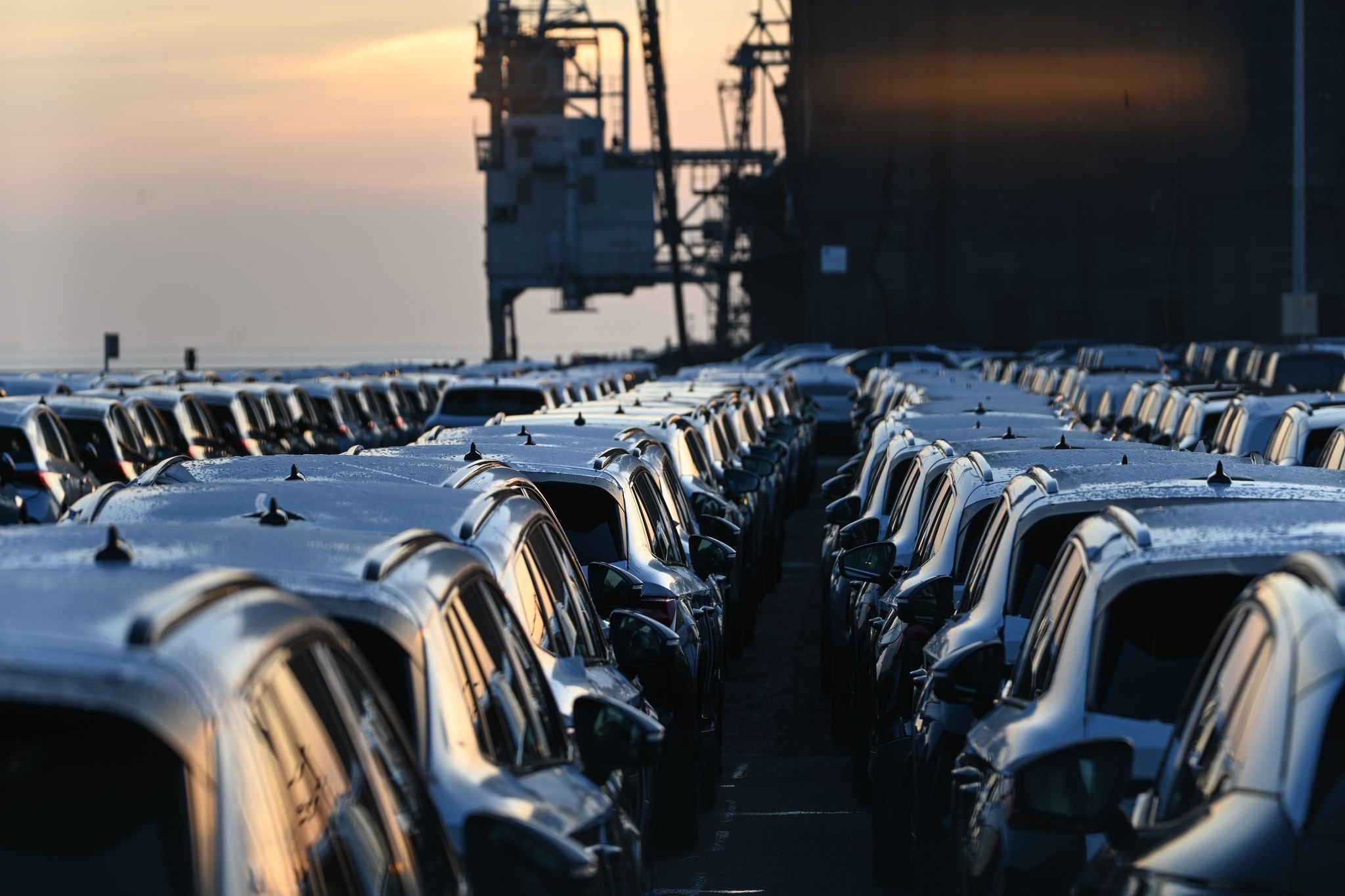 „China-Schock“ trifft vor allem die Autoindustrie